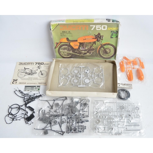 93 - Two unbuilt 1/9 scale Ducati plastic motorbike model kits from Protar to include a 750 Sport and Des... 