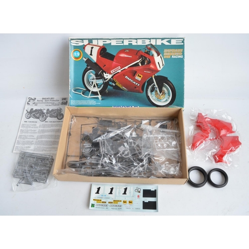 93 - Two unbuilt 1/9 scale Ducati plastic motorbike model kits from Protar to include a 750 Sport and Des... 