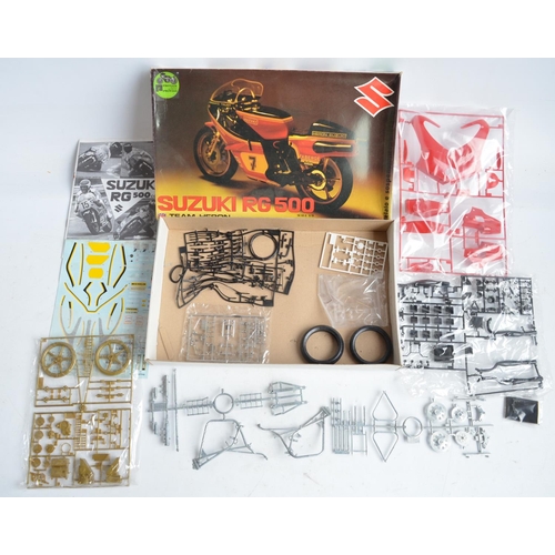 95 - Three unbuilt 1/9 scale plastic motorbike model kits from Protar to include a Ducati Desmo 851 Racin... 