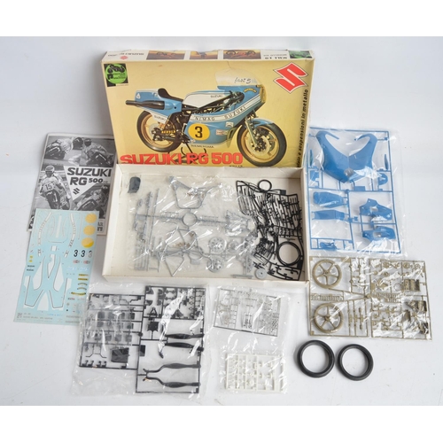 95 - Three unbuilt 1/9 scale plastic motorbike model kits from Protar to include a Ducati Desmo 851 Racin... 