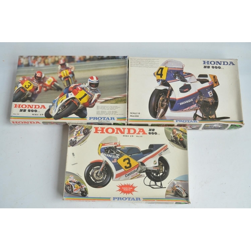 96 - Three unbuilt 1/9 scale plastic Honda NS500 motorbike model kits from Protar. Kits appear complete w... 