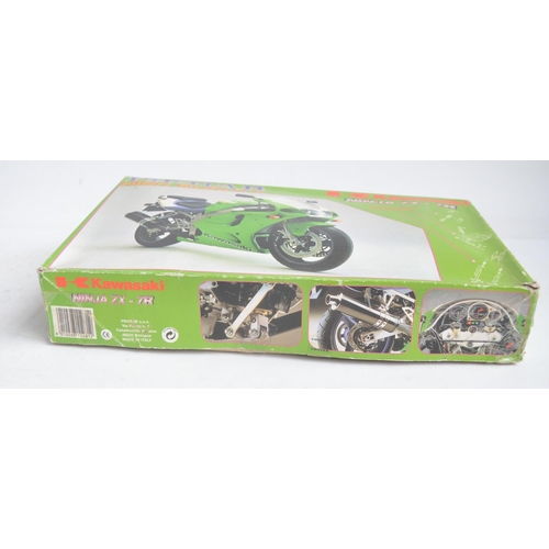 97 - Unbuilt 1/9 scale Kawasaki Ninja ZX-7R highly detailed plastic motorbike model kit from Protar, comp... 