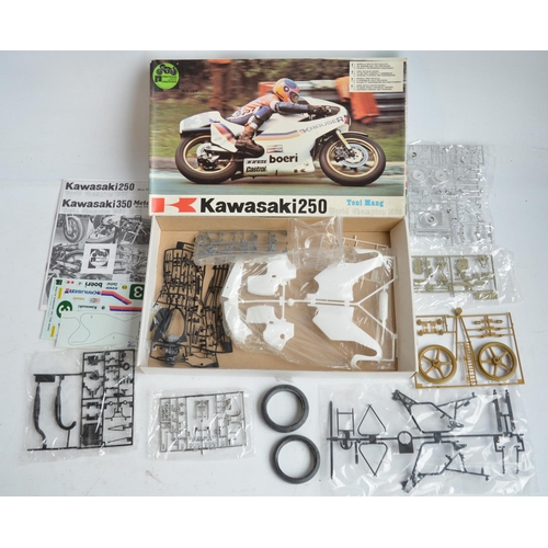 98 - Two unbuilt 1/9 scale Kawasaki plastic motorbike model kits from Protar to include a 250 Toni Mang W... 