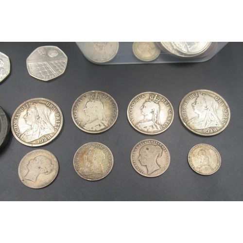 780 - Assorted collection of GB coinage to inc. 8 Queen Victoria silver content coins (gross 2.2ozt) 4 £5 ... 