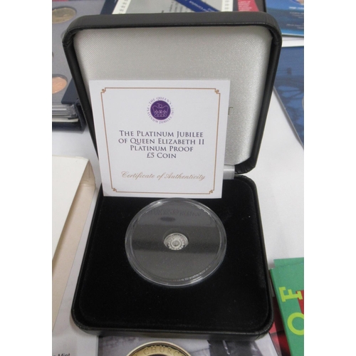 760 - Assorted collection of proof and commemorative coins to inc.  The Bradford Exchange The Legendary Sh... 