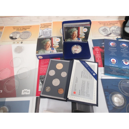 760 - Assorted collection of proof and commemorative coins to inc.  The Bradford Exchange The Legendary Sh... 