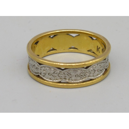 219 - 22ct yellow gold and platinum cut out band ring, stamped 22 Plat, size L, 4.6g