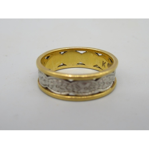 219 - 22ct yellow gold and platinum cut out band ring, stamped 22 Plat, size L, 4.6g