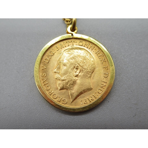 30 - Geo.V 1914 half sovereign in 9ct yellow gold mount, stamped 375, on 9ct gold chain, stamped 9ct, 6.5... 