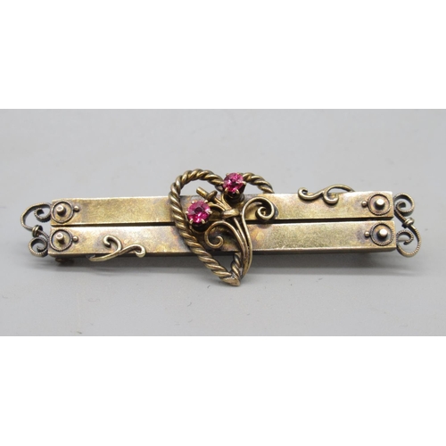 6 - 15ct yellow gold sweetheart brooch with heart detail and bouquet set with two rubies, 15ct, L5cm, 5.... 