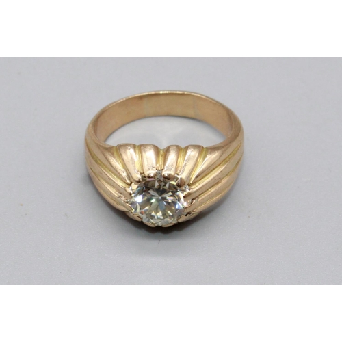 99 - WITHDRAWN - Gents yellow metal solitaire ring, the round cut diamond in grooved mount, diamond size ... 