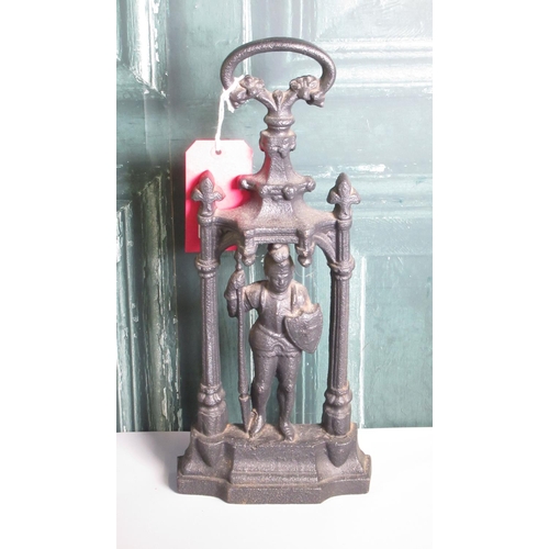 290 - 20th century cast iron door porter cast as a Knight in Gothic surround, H44cm