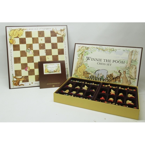 621 - Winnie the Pooh chess set by SAC The Traditional Games Co. Ltd, incl. board, pieces and instructions