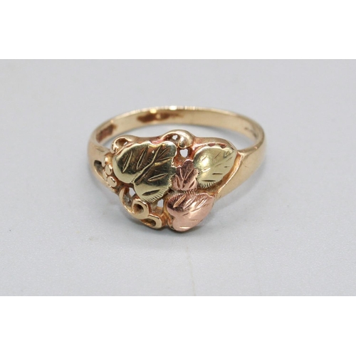 118 - 9ct yellow gold ring with yellow and rose gold leaf decoration on the face of the ring, size Q, 3.3g