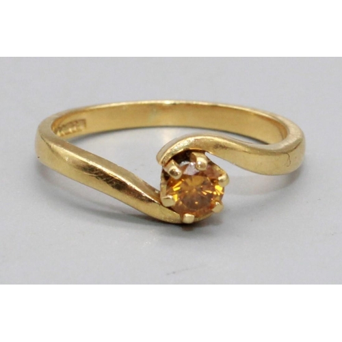 45 - 18ct yellow gold ring set with yellow diamond in crossover setting, stamped 750, size N1/2, 3.6g