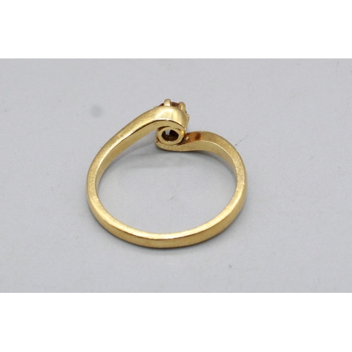 45 - 18ct yellow gold ring set with yellow diamond in crossover setting, stamped 750, size N1/2, 3.6g