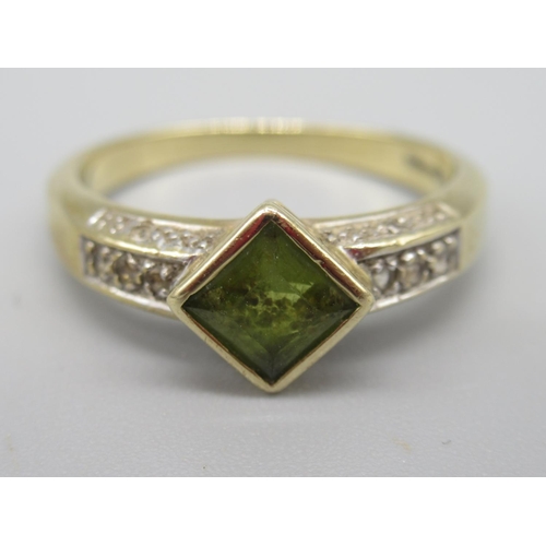 706 - Two 9ct gold white stone and peridot rings and a similar pendant, 8.6g(3)