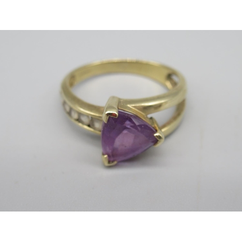 708 - Two 9ct gold amethyst and clear stone rings and a similar pendant, 7.1g (3)