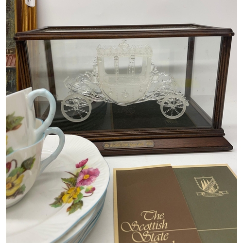 390 - Various collectables, incl. Lichfield Glass model 'The Scottish State Coach', with certificate, L30c... 