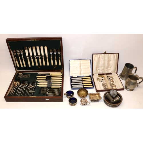 111 - 20th Century canteen of silver plate cutlery with bakelite handles, six place settings; various sliv... 