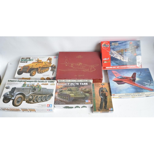 103 - Collection of model kits to include Eduard Royal Class R0012 1/72 Fw190A-8 set with 4 Fw190A-8 kits ... 