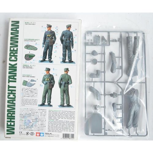 103 - Collection of model kits to include Eduard Royal Class R0012 1/72 Fw190A-8 set with 4 Fw190A-8 kits ... 