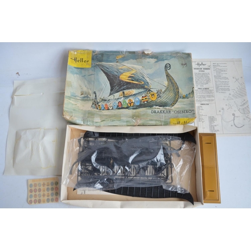 106 - Collection of unbuilt plastic model kits to include a Protar 1/40 scale Cesa 1882 Offshore power boa... 