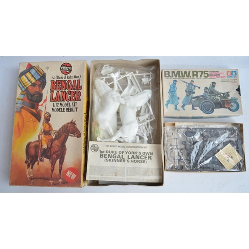 106 - Collection of unbuilt plastic model kits to include a Protar 1/40 scale Cesa 1882 Offshore power boa... 