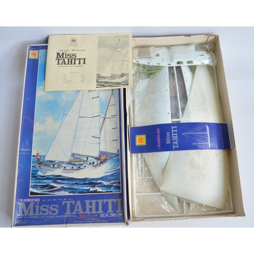 106 - Collection of unbuilt plastic model kits to include a Protar 1/40 scale Cesa 1882 Offshore power boa... 