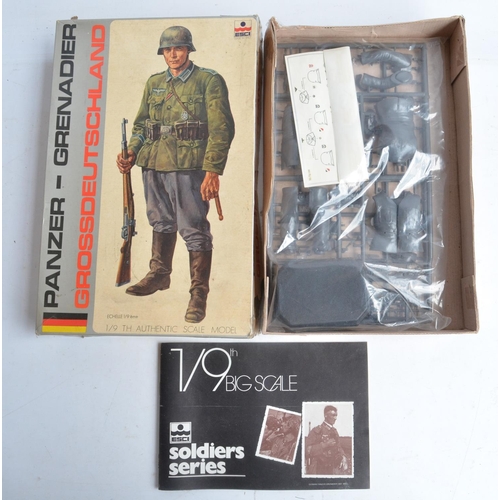 106 - Collection of unbuilt plastic model kits to include a Protar 1/40 scale Cesa 1882 Offshore power boa... 