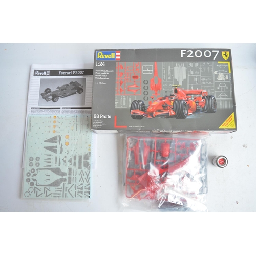 108 - Collection of plastic car/vehicle armour and figure model kits, various scales and manufacturers (al... 