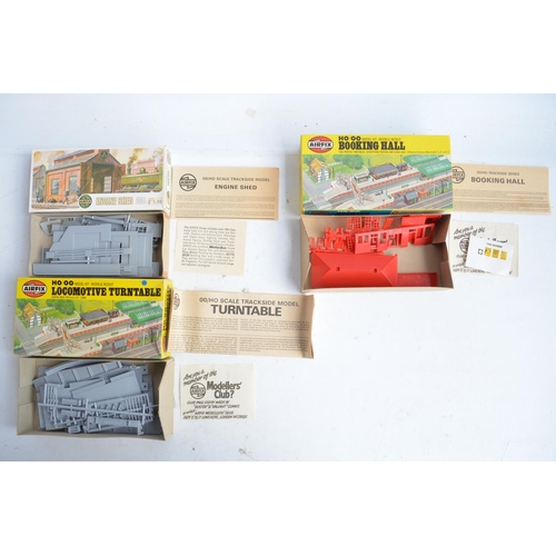 114 - Collection of OO/HO gauge railway plastic model kits from Airfix, mostly unbuilt to include 2x 0-4-0... 