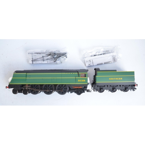 119 - Hornby limited edition OO gauge R2661M Bournemouth Belle train pack with West Country/Battle Of Brit... 