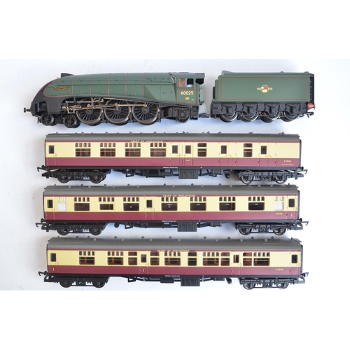 120 - Hornby limited edition OO gauge R2794M Heart Of Midlothian train pack with BR 4-6-2 Class A4 'Falcon... 