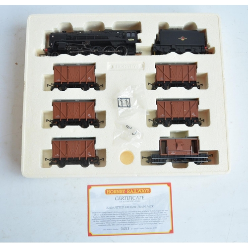 122 - Hornby limited edition OO gauge R2139 Fitted Freight train pack with BR Class 9 2-10-0 electric stea... 