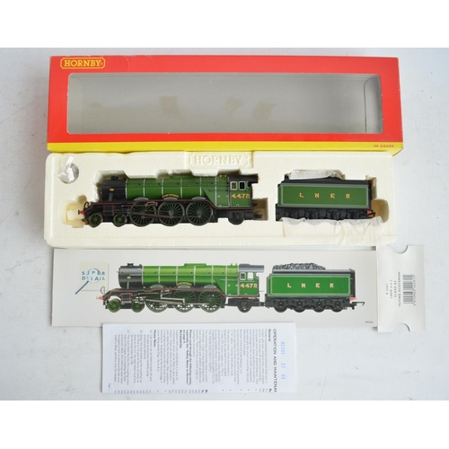 124 - Hornby OO gauge R2261 Super Detail LNER 4-6-2 Class A3 'Flying Scotsman' electric steam locomotive i... 