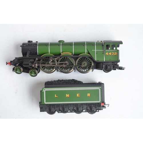 126 - Hornby R1072 Flying Scotsman electric train set (incomplete, loco and 3 teak coaches with sealed acc... 