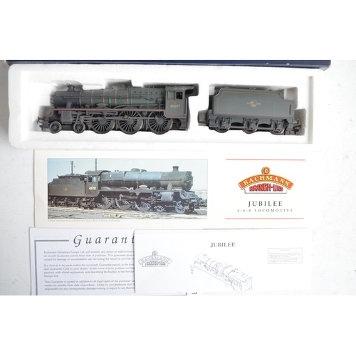 140 - Three boxed OO gauge electric steam train models from Bachmann to include 31-160 weathered Jubilee C... 