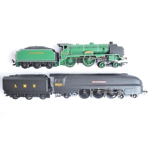 141 - Two Hornby OO gauge electric steam train models to include R3172 Southern Railways 4-4-0 Schools Cla... 