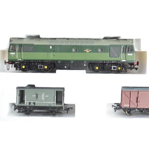 142 - Bachmann OO gauge Digital Freight Set 30-045 with Class 25 diesel and replacement goods wagons (not ... 