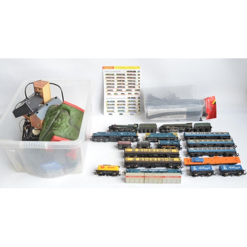 144 - Collection of previously used OO and HO gauge locomotives, passenger coaches, goods wagons, scenic a... 