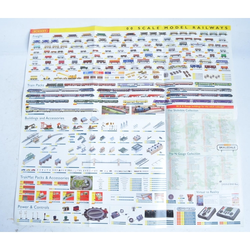 144 - Collection of previously used OO and HO gauge locomotives, passenger coaches, goods wagons, scenic a... 