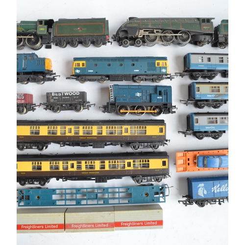 144 - Collection of previously used OO and HO gauge locomotives, passenger coaches, goods wagons, scenic a... 