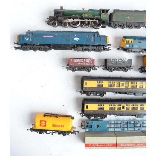 144 - Collection of previously used OO and HO gauge locomotives, passenger coaches, goods wagons, scenic a... 