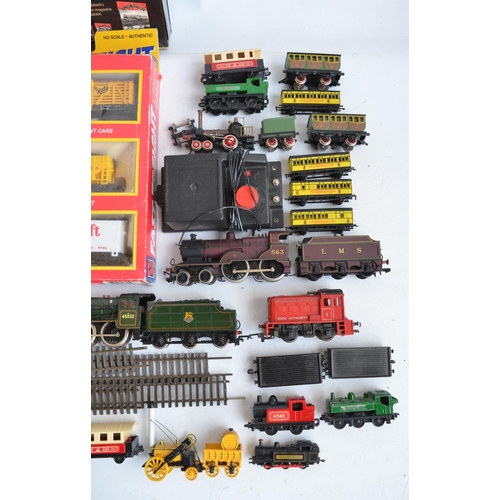 152 - Collection of train models to include OO gauge Airfix Euston To Manchester boxed set (box very poor ... 