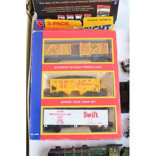 152 - Collection of train models to include OO gauge Airfix Euston To Manchester boxed set (box very poor ... 