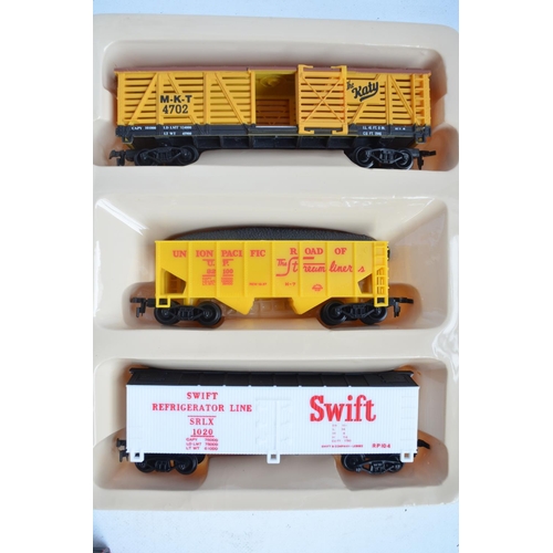 152 - Collection of train models to include OO gauge Airfix Euston To Manchester boxed set (box very poor ... 