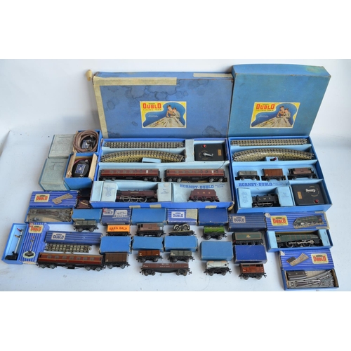 154 - Collection of vintage Hornby Dublo (3 rail electric) railway models and accessories to include boxed... 