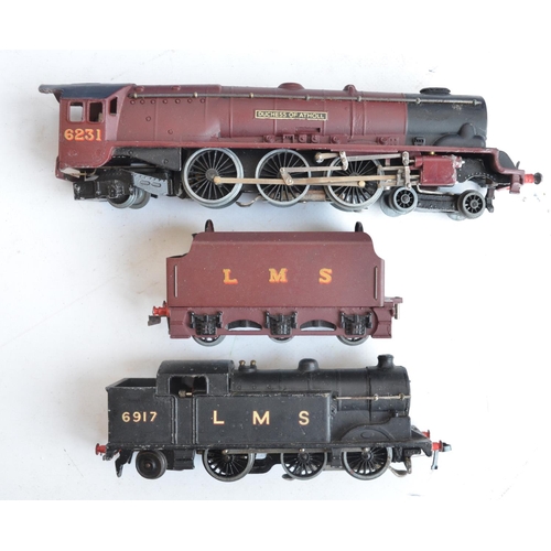 154 - Collection of vintage Hornby Dublo (3 rail electric) railway models and accessories to include boxed... 