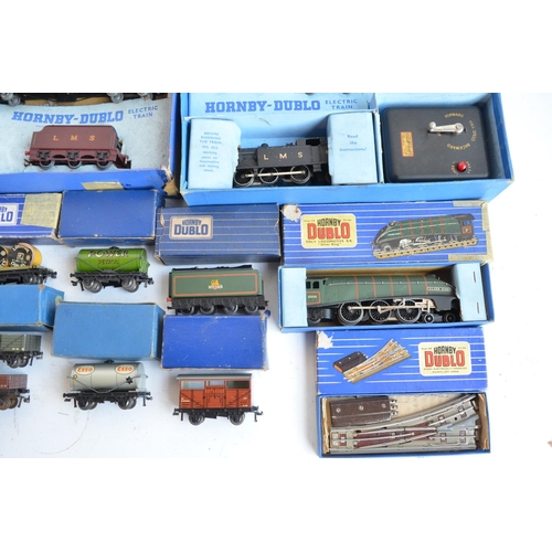 154 - Collection of vintage Hornby Dublo (3 rail electric) railway models and accessories to include boxed... 